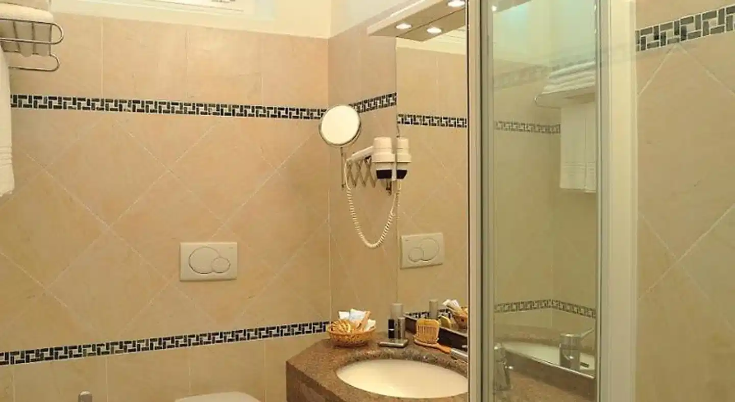 Hotel Adria Badezimmer