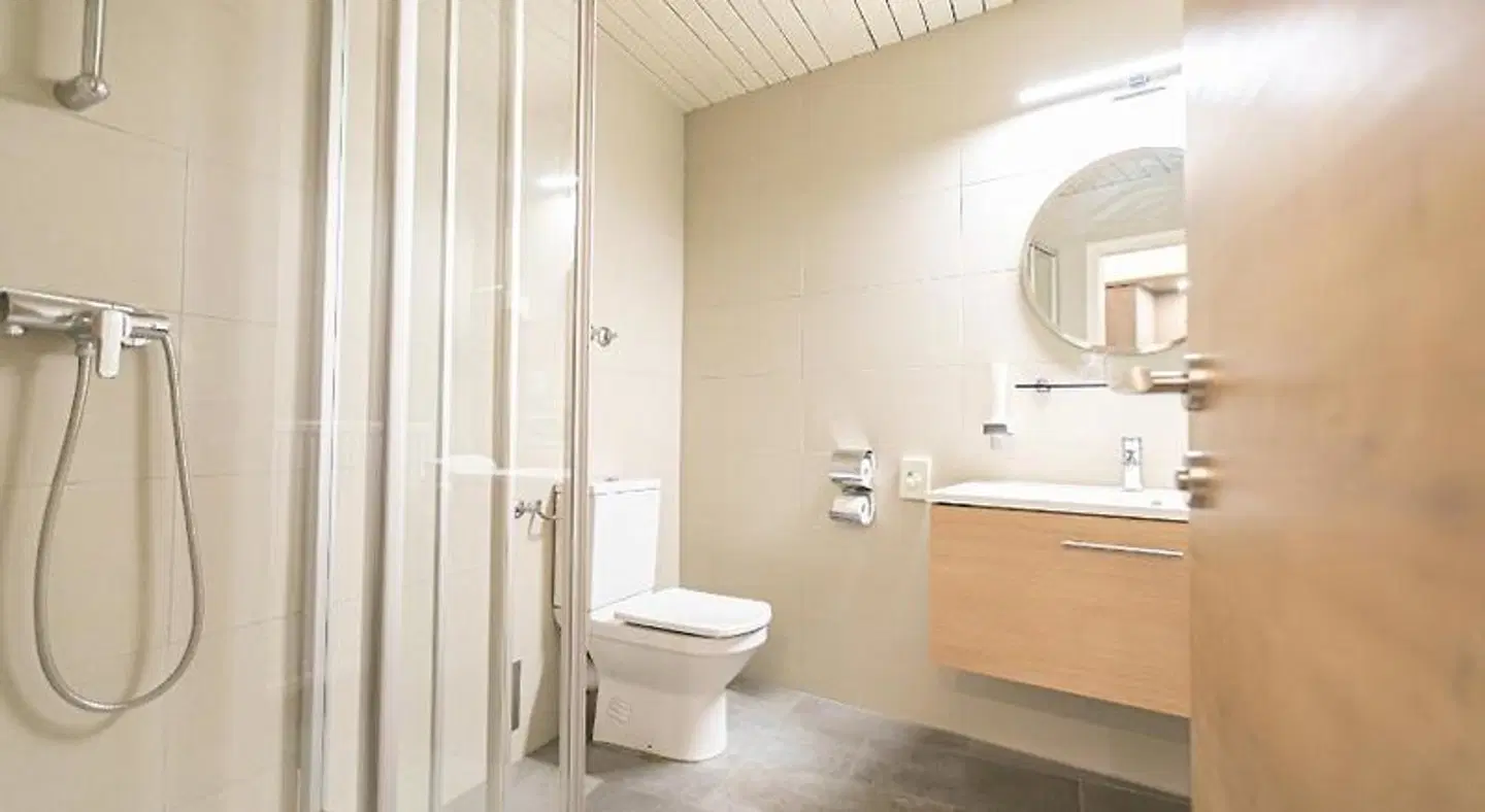 Das Reinisch Just Rooms Badezimmer