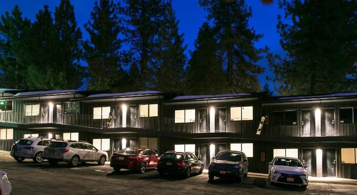 The Coachman Hotel EXTERIOR