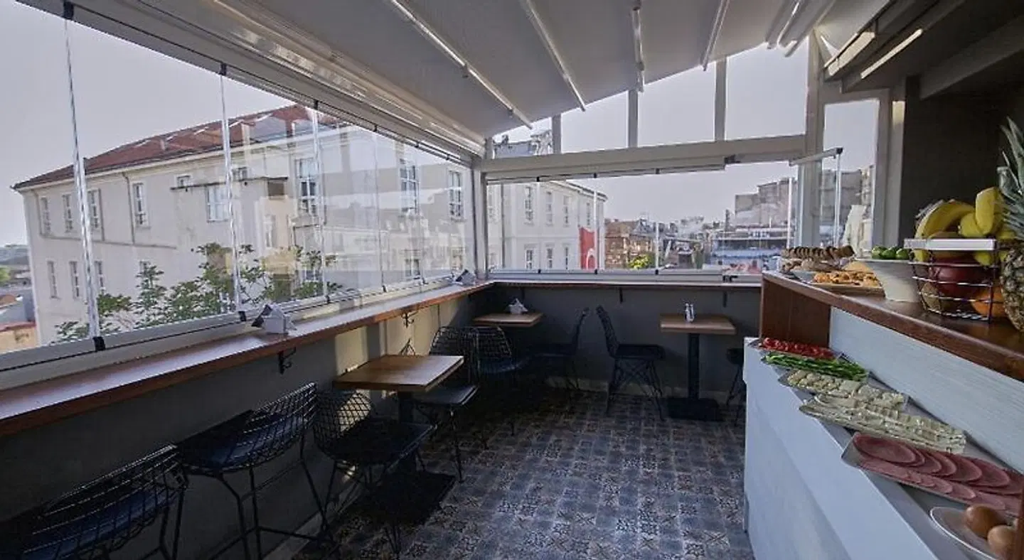 Arart Hotel Bar