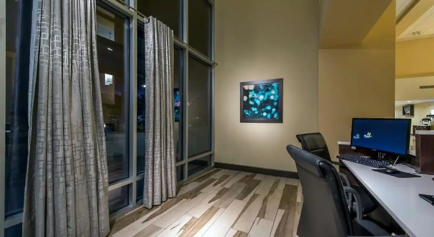 Holiday Inn Express & Suites Colorado Springs Central Wellness