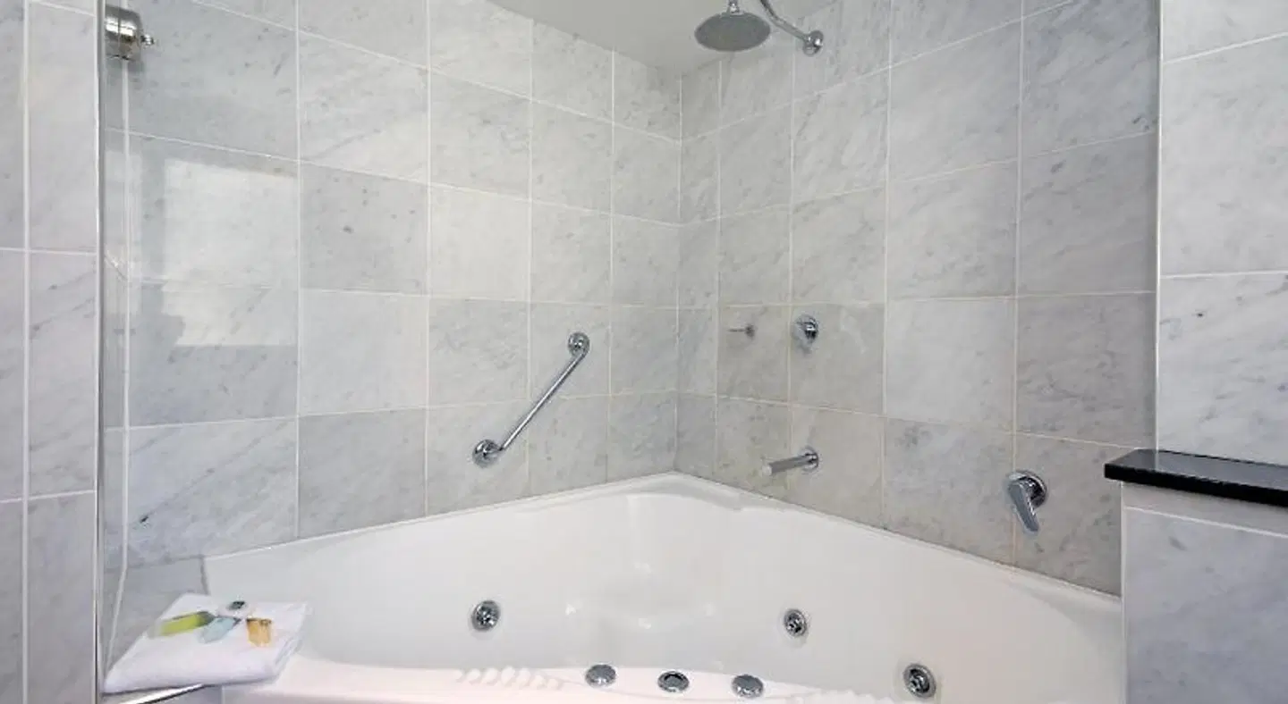 ibis Styles Port Macquarie Badezimmer