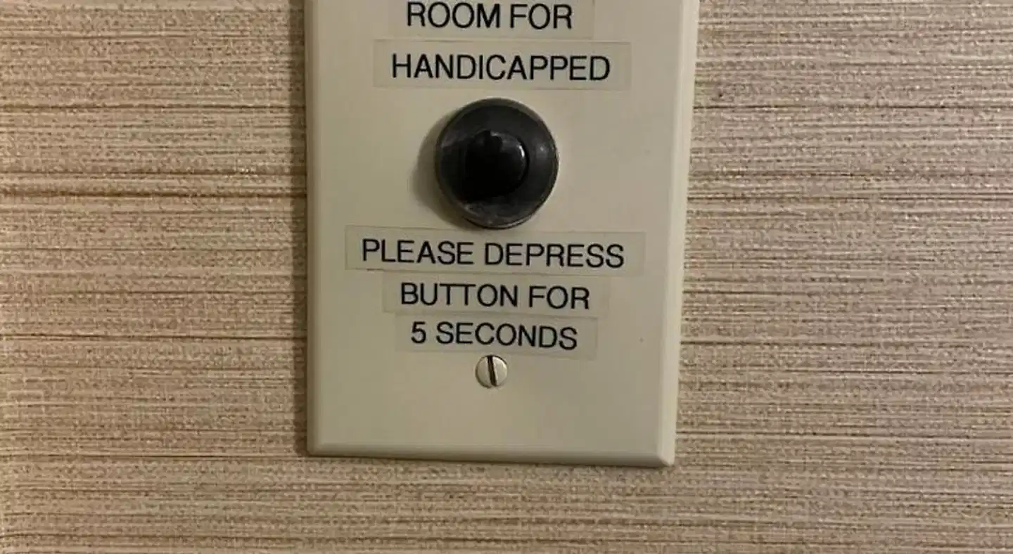 Holiday Inn Express Philadelphia - Penns Landing Lobby