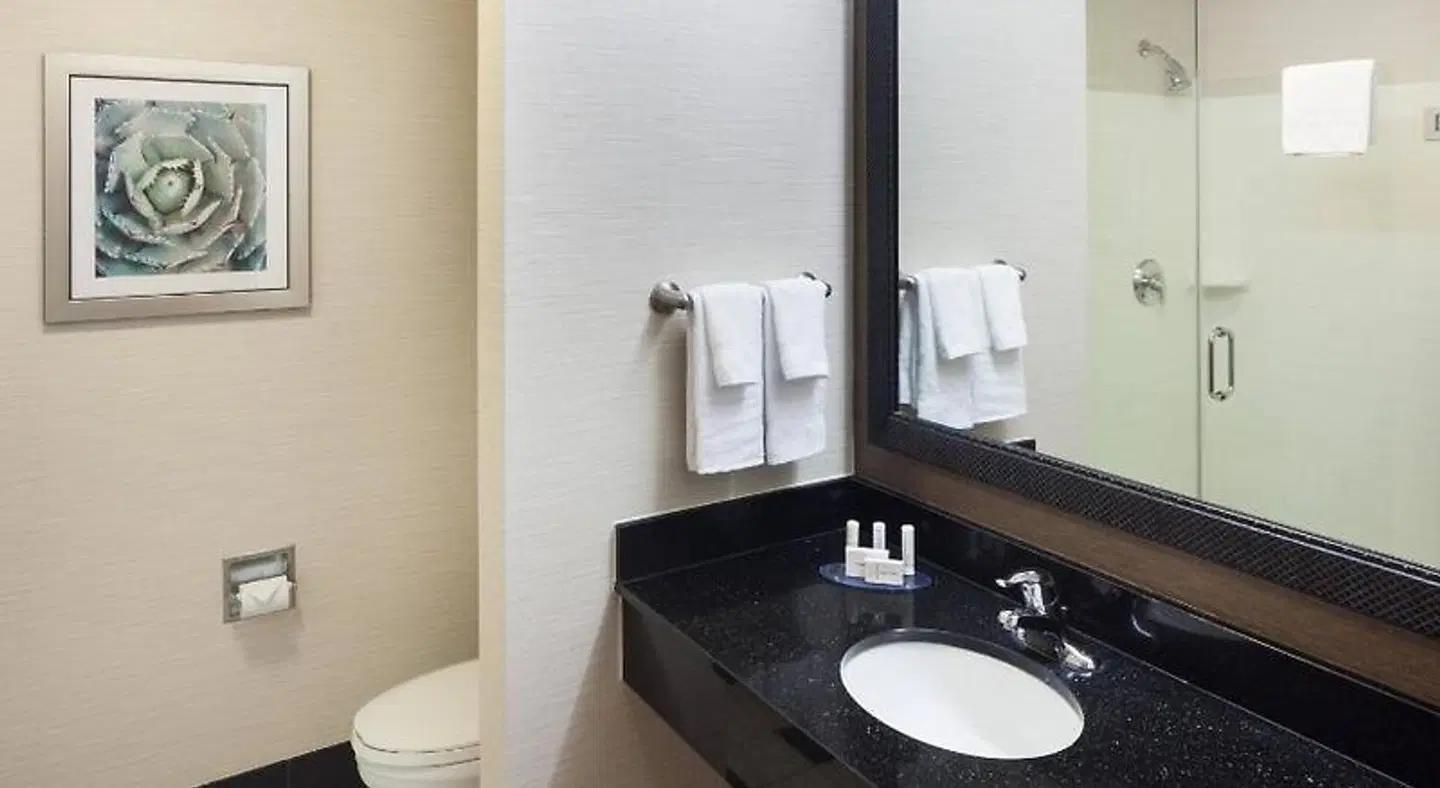 Fairfield Inn and Suites Phoenix Chandler Fashion Center Badezimmer