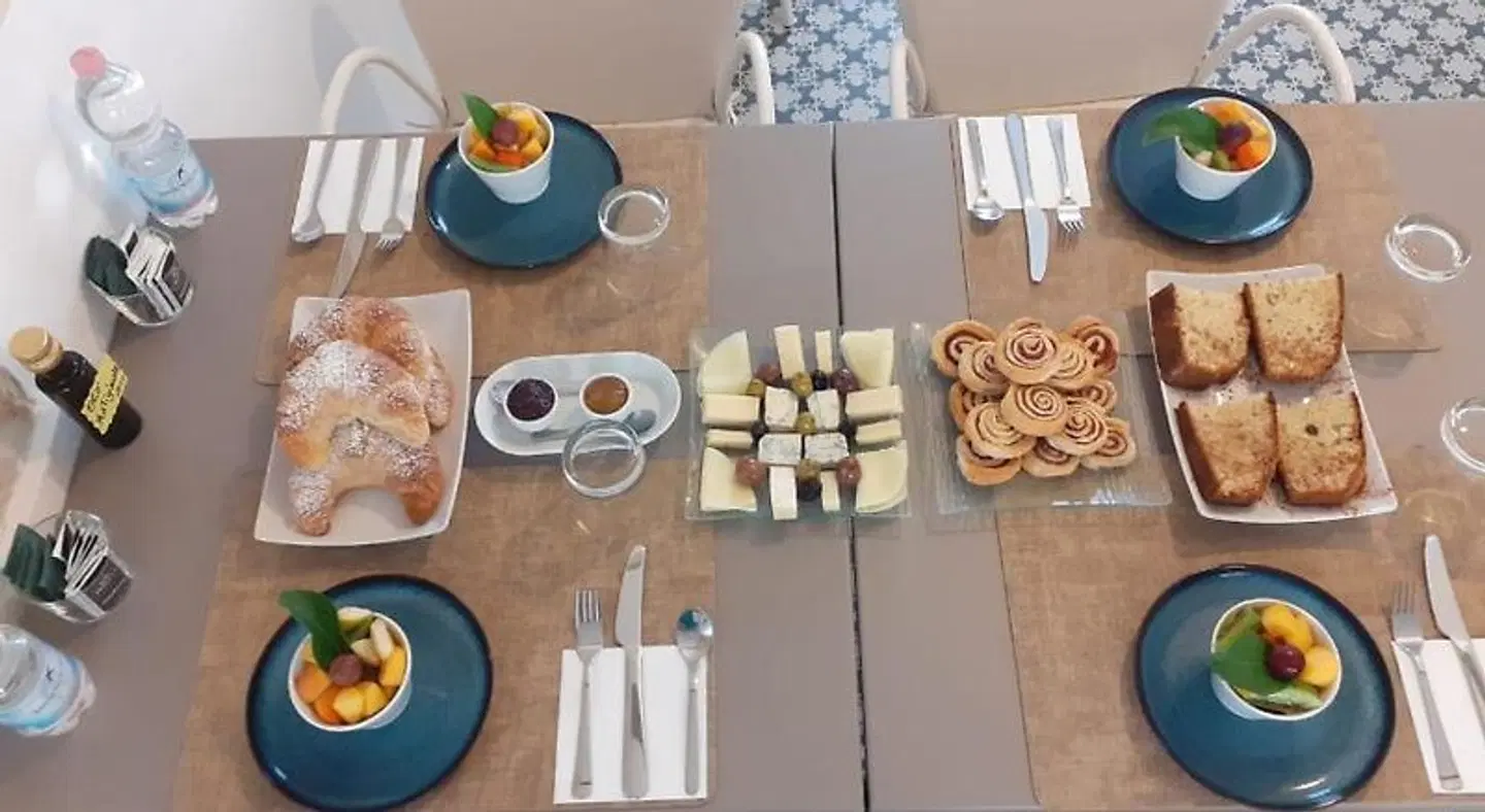 B&B Bianco E Blu MODEL_IMPRESSION