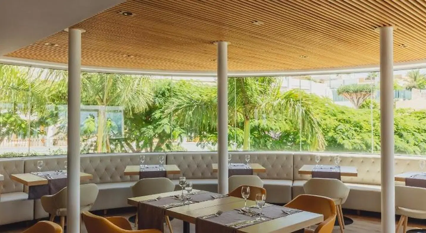 Flamingo Beach Mate RESTAURANT