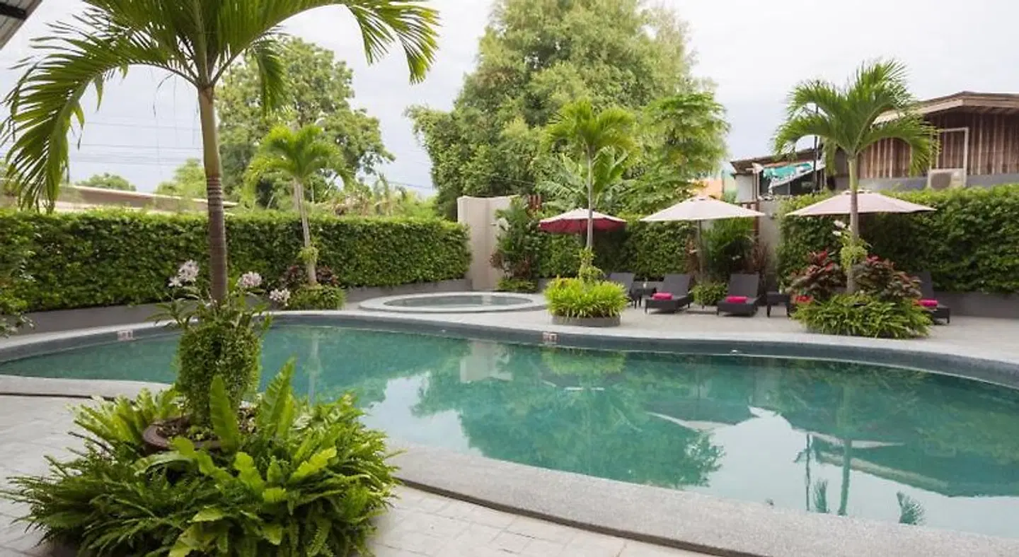 Golden Tulip Essential Pattaya OUTDOOR_POOL