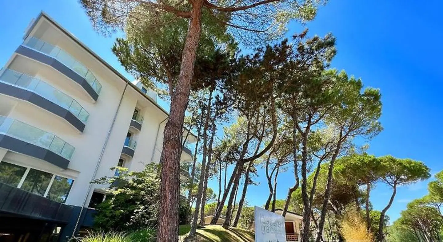 President EXTERIOR