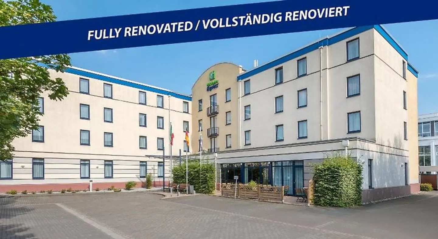 Holiday Inn Express Dortmund EXTERIOR