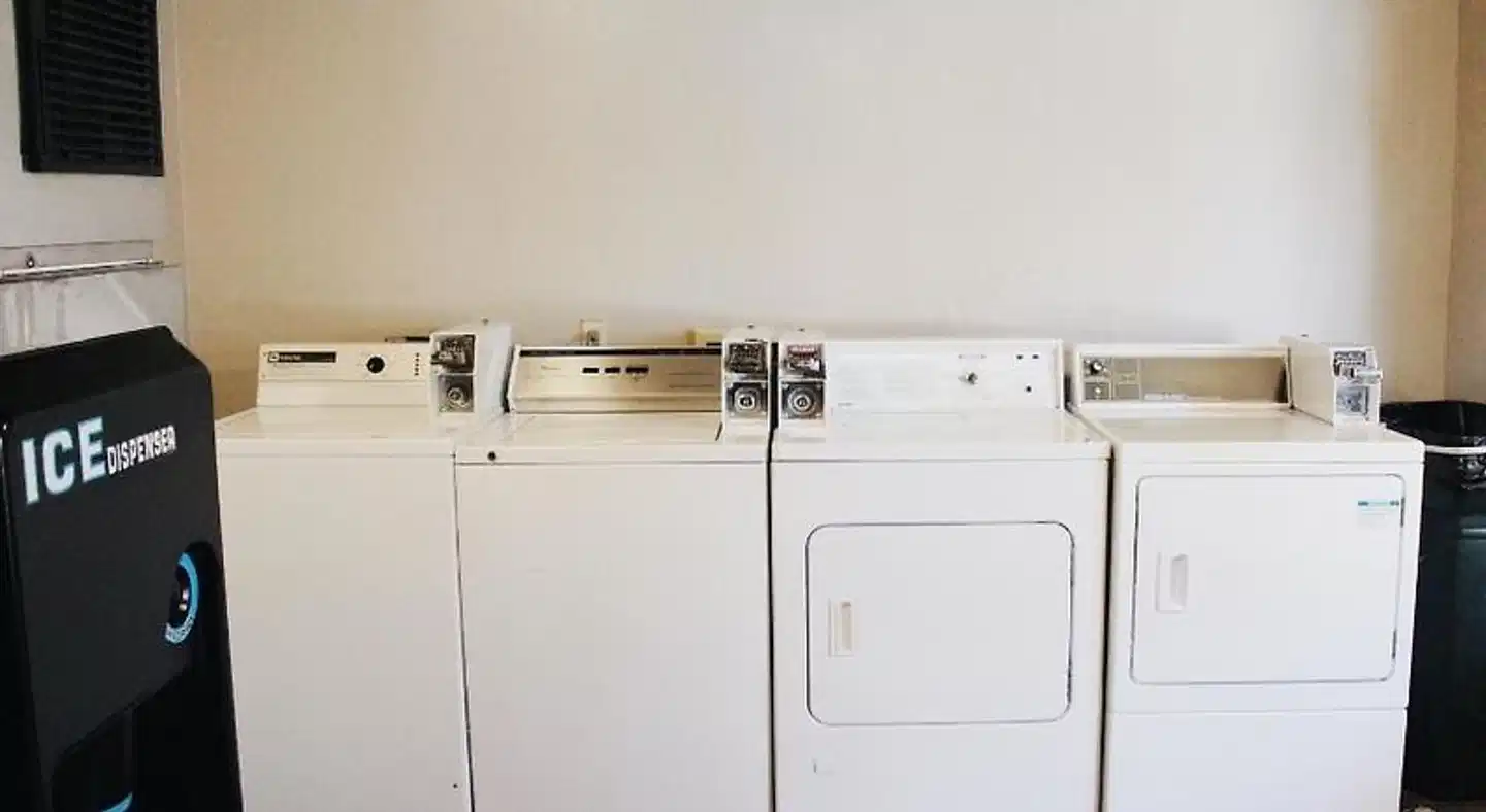 Days Inn by Wyndham Show Low Badezimmer