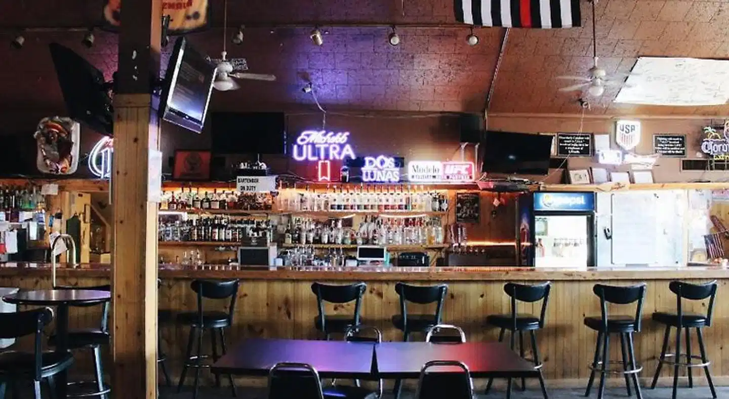 Days Inn by Wyndham Show Low Bar