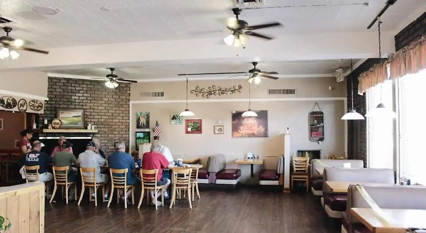 Days Inn by Wyndham Show Low Bar