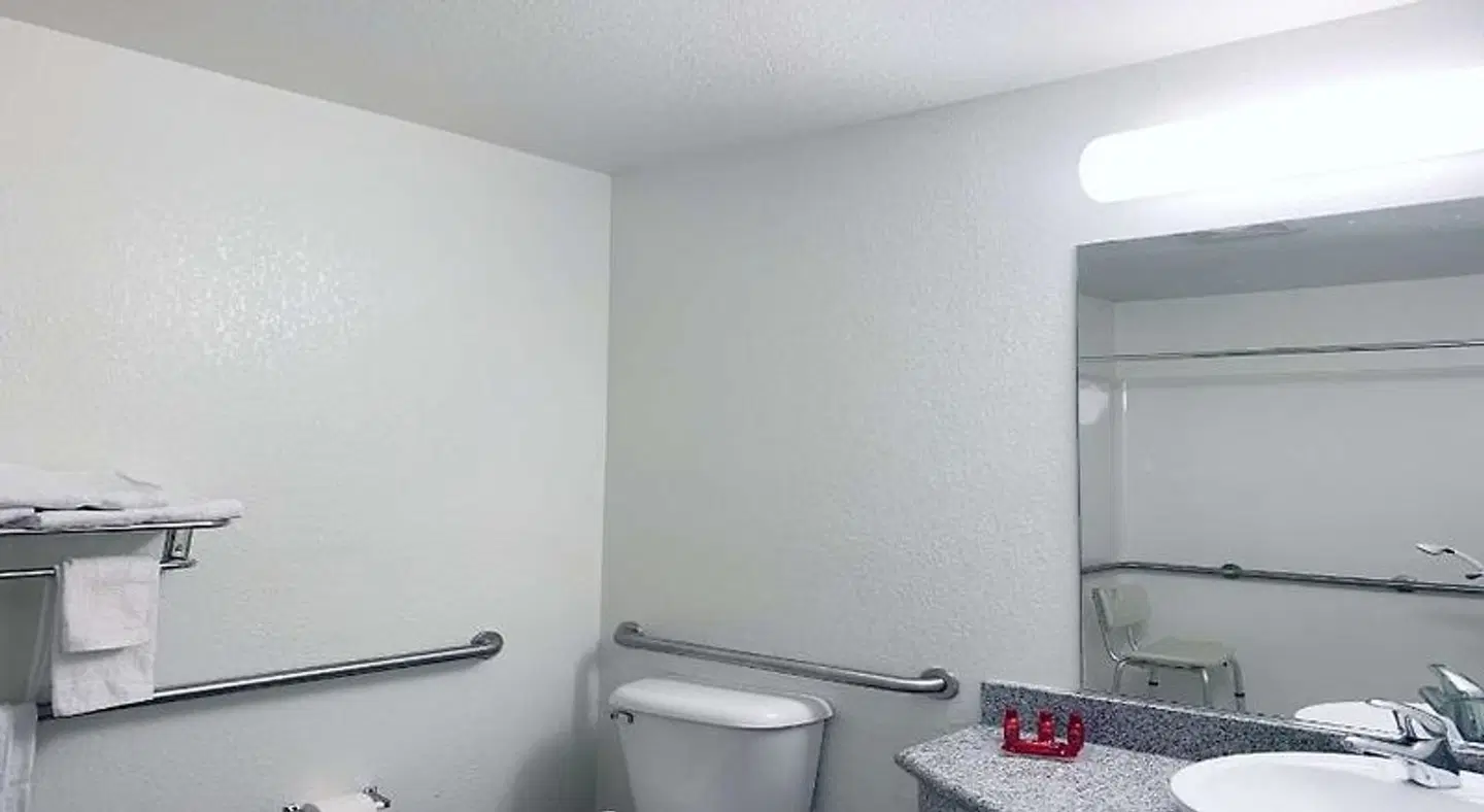 SureStay Plus Hotel by Best Western Niagara Falls East Badezimmer