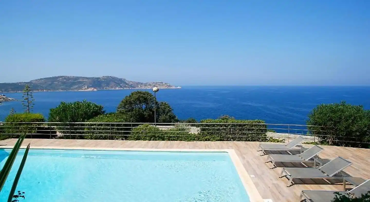 Saint Erasme Pool