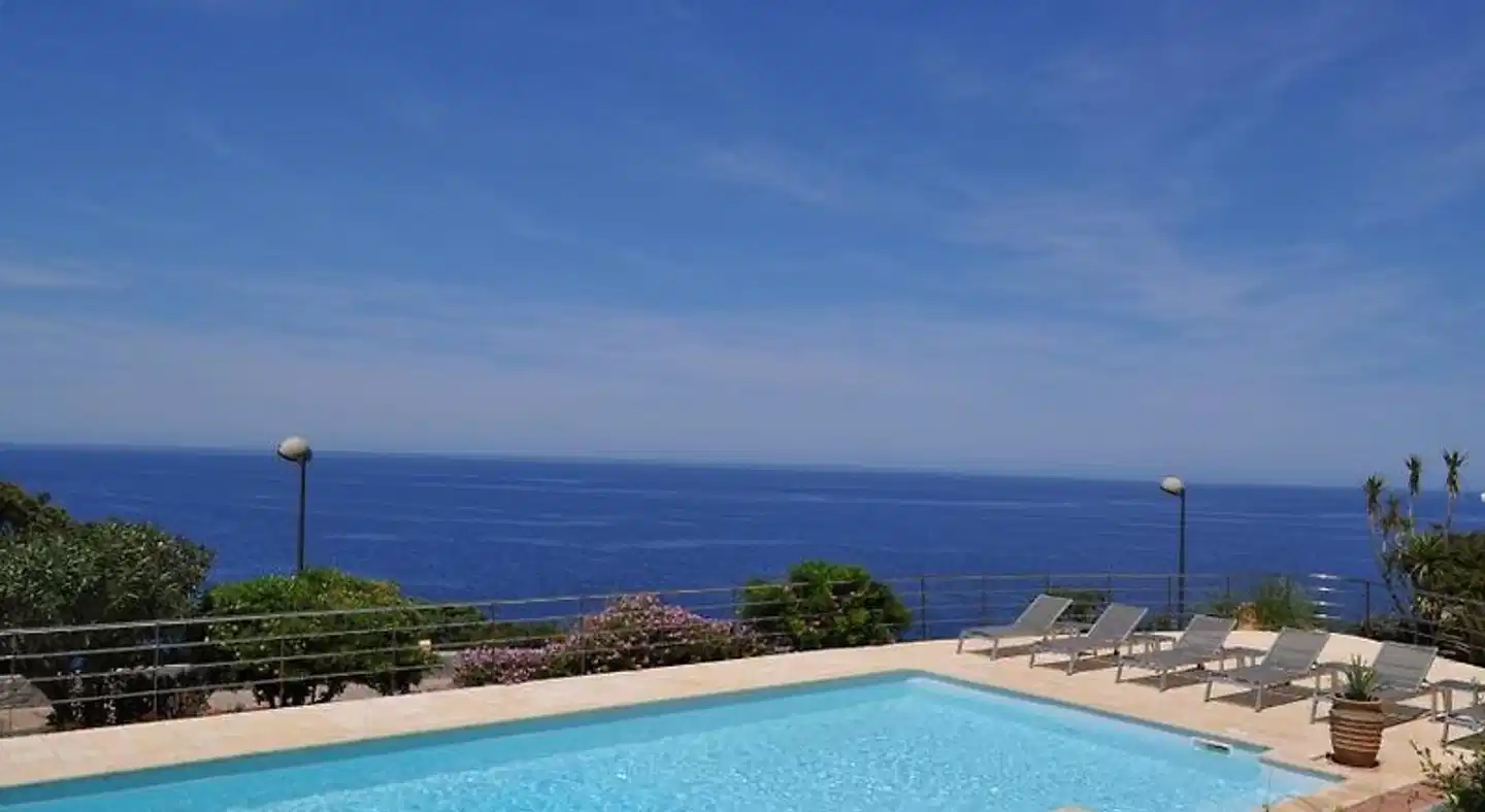 Saint Erasme Pool