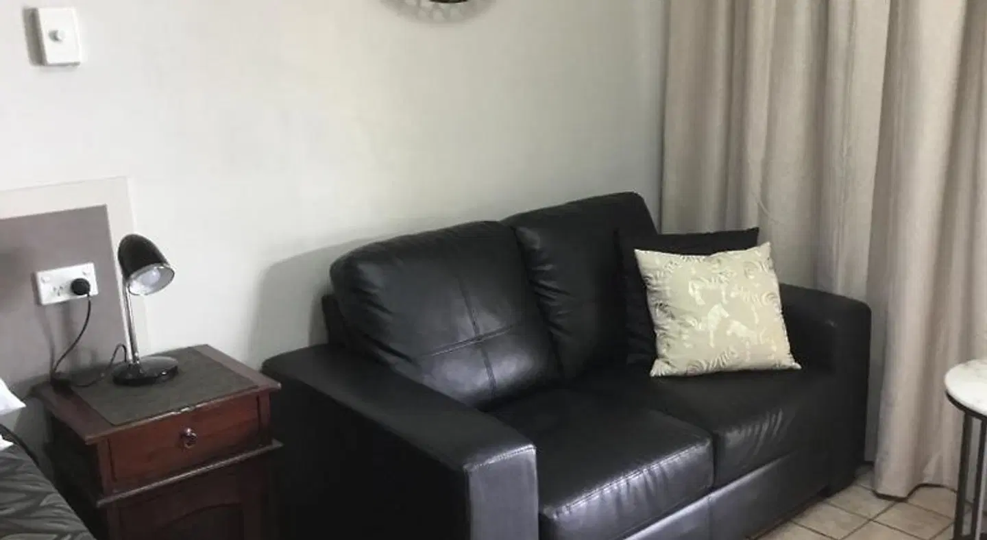 Golden Palms Motor Inn ROOM_EXAMPLE