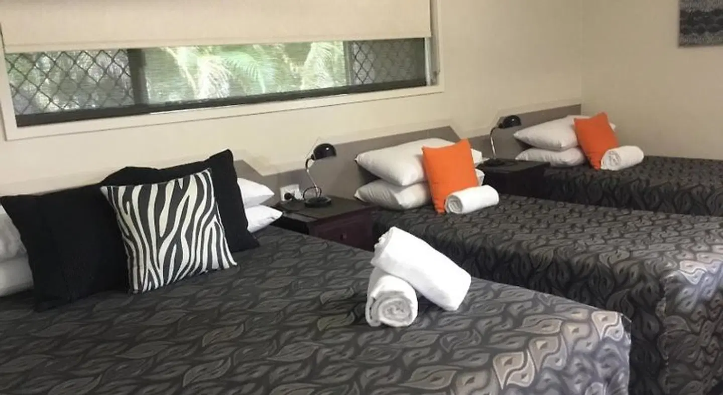 Golden Palms Motor Inn ROOM_EXAMPLE