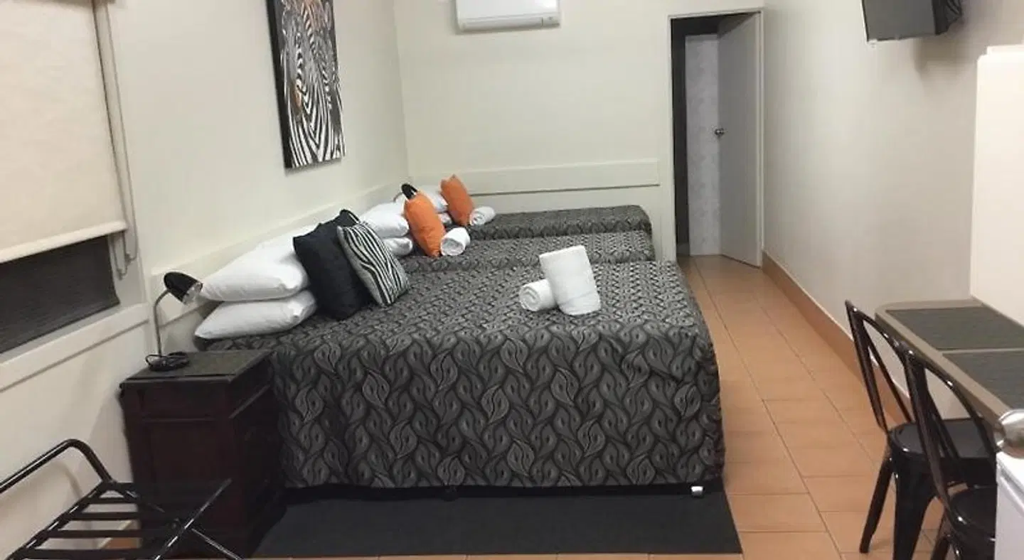 Golden Palms Motor Inn ROOM_EXAMPLE