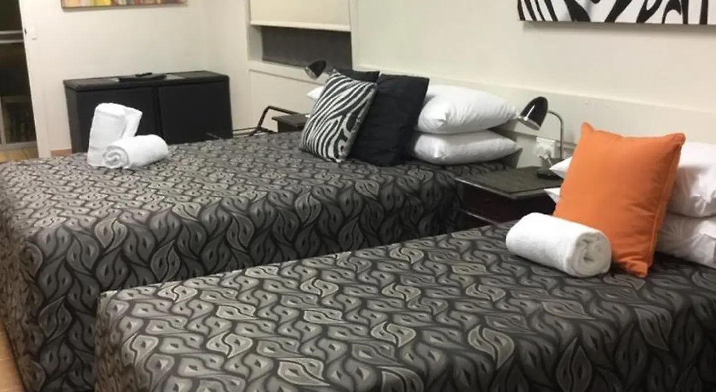 Golden Palms Motor Inn ROOM_EXAMPLE