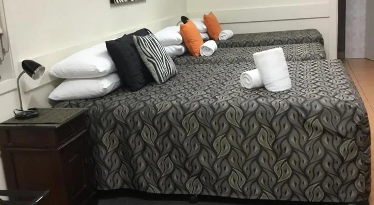 Golden Palms Motor Inn ROOM_EXAMPLE