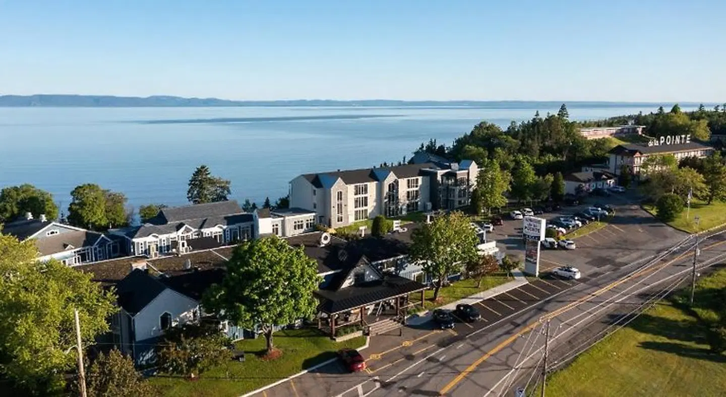 Auberge de la Pointe EXTERIOR