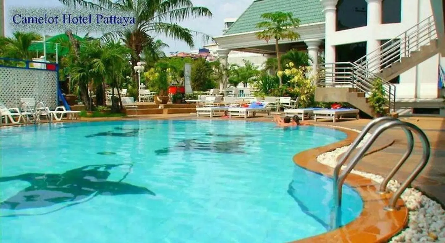 Camelot OUTDOOR_POOL