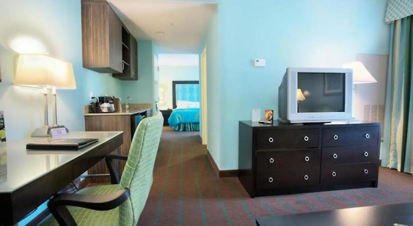 Holiday Inn & Suites Ocala Conference Center by IHG ROOM_EXAMPLE