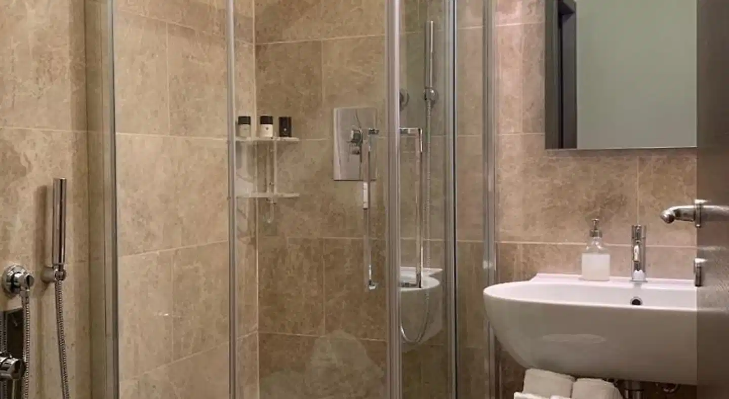 Florence Art Apartments Badezimmer