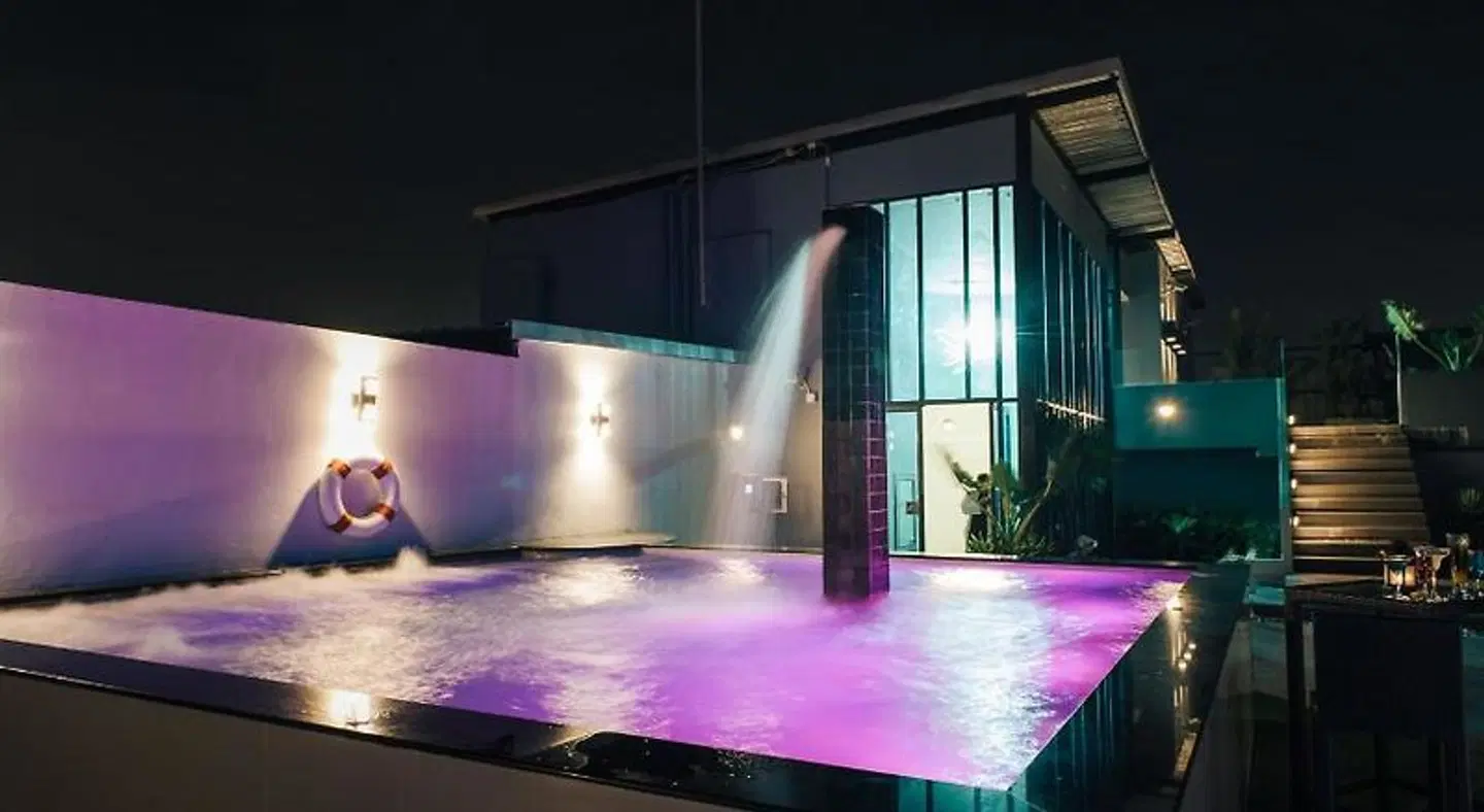 The Xtreme Hotel Hallenbad