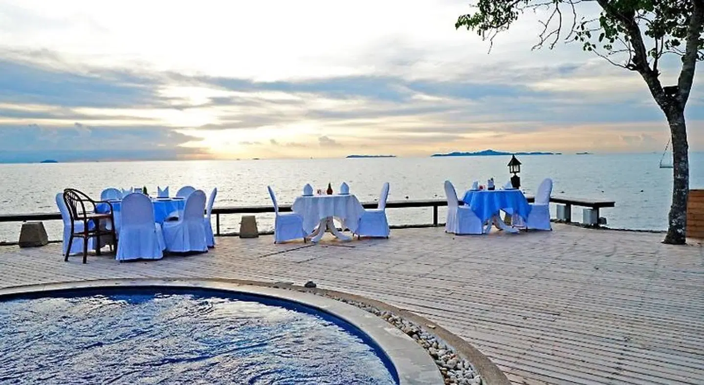 Sunset Park Resort & Spa Pool