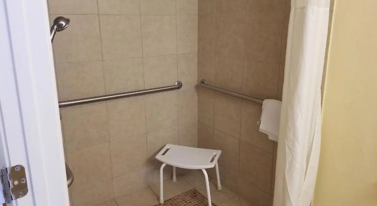 Best Western Ocean Sands Beach Resort Badezimmer