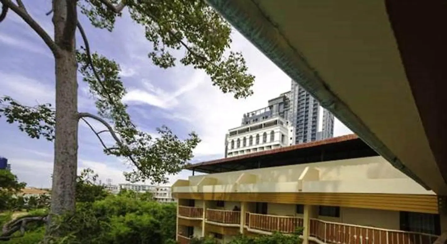 Twins Palm Resort EXTERIOR