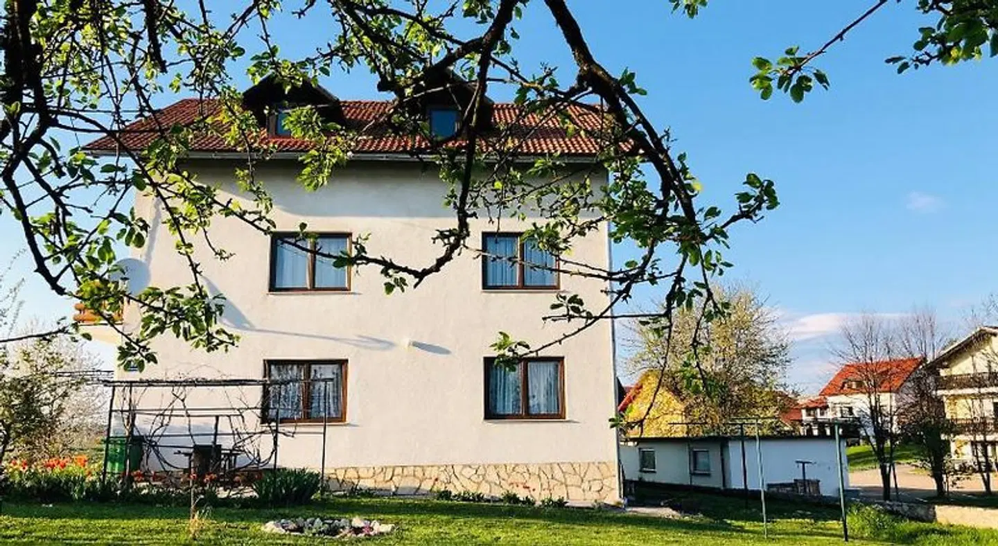 Guest House Klanfar EXTERIOR