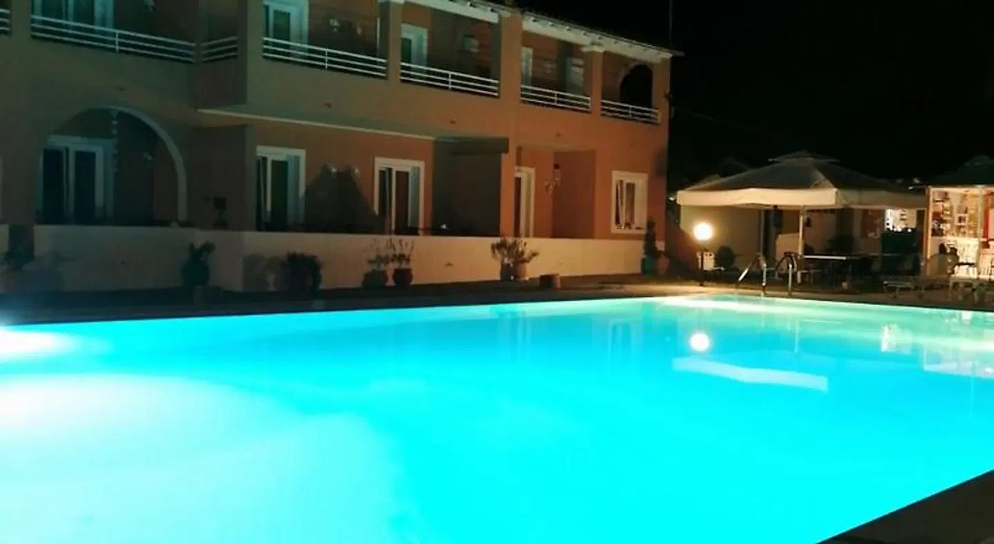 Sausan Hotel OUTDOOR_POOL