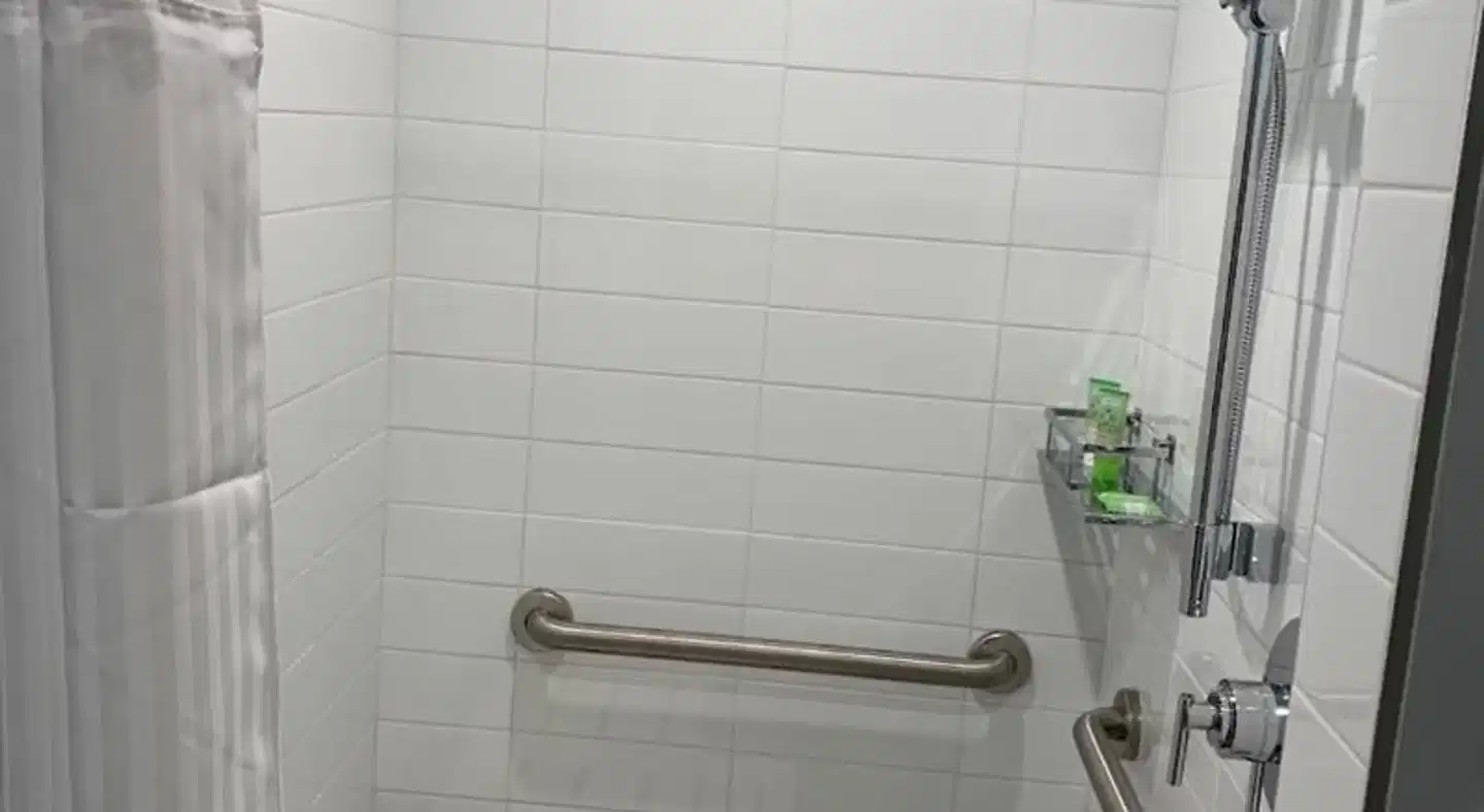 Wyndham Garden Miami International Airport Badezimmer