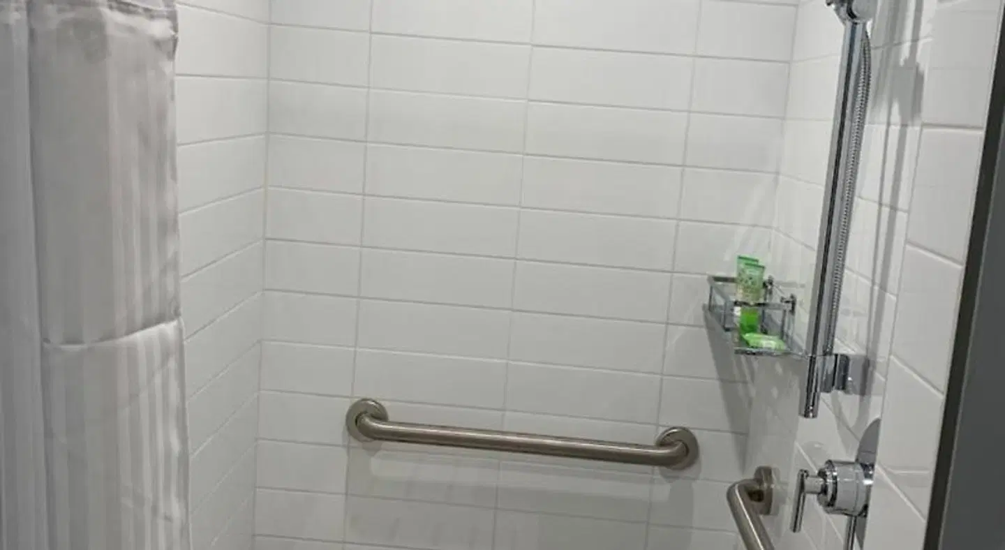 Wyndham Garden Miami International Airport Badezimmer