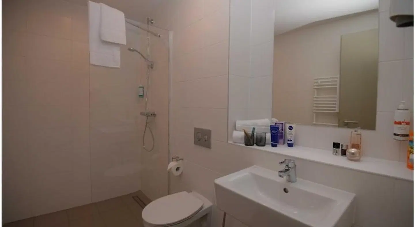Motel Plus Schönefeld Badezimmer