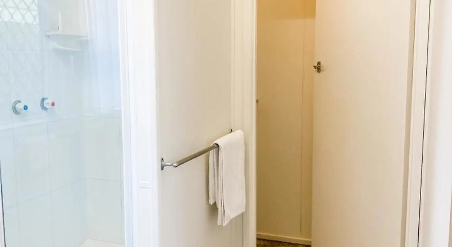 Pacific Sun Motor Inn Bargara Badezimmer