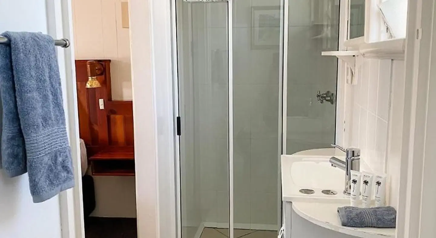 Pacific Sun Motor Inn Bargara Badezimmer