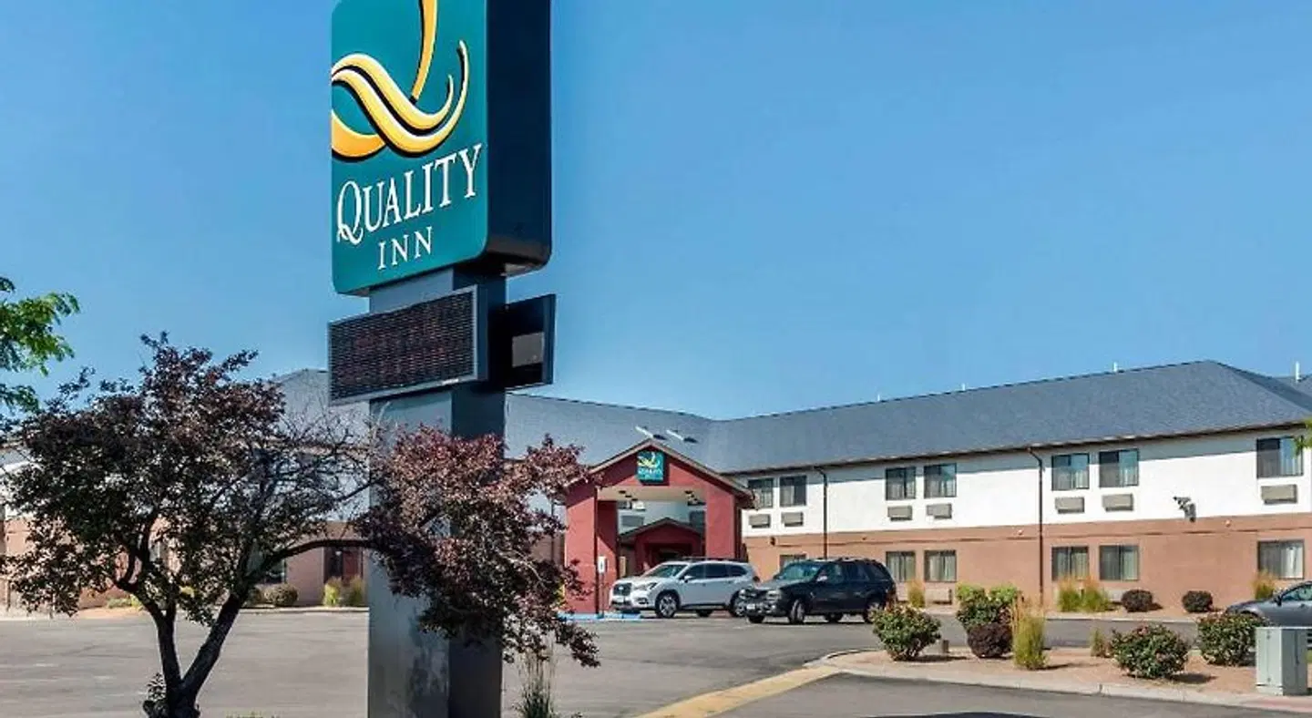 Quality Inn I-25 EXTERIOR