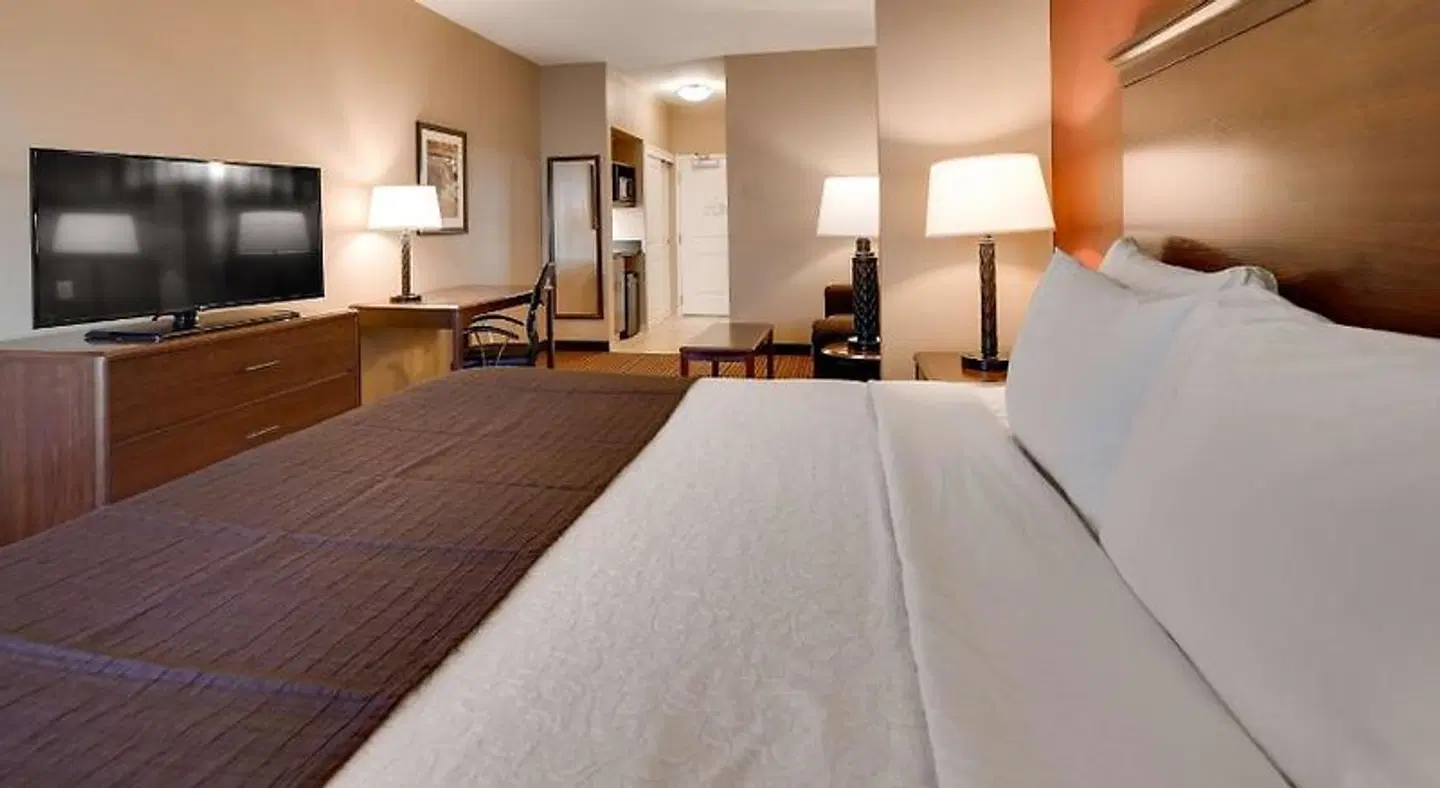 BEST WESTERN Plus Chandler Hotel & Suites ROOM_EXAMPLE