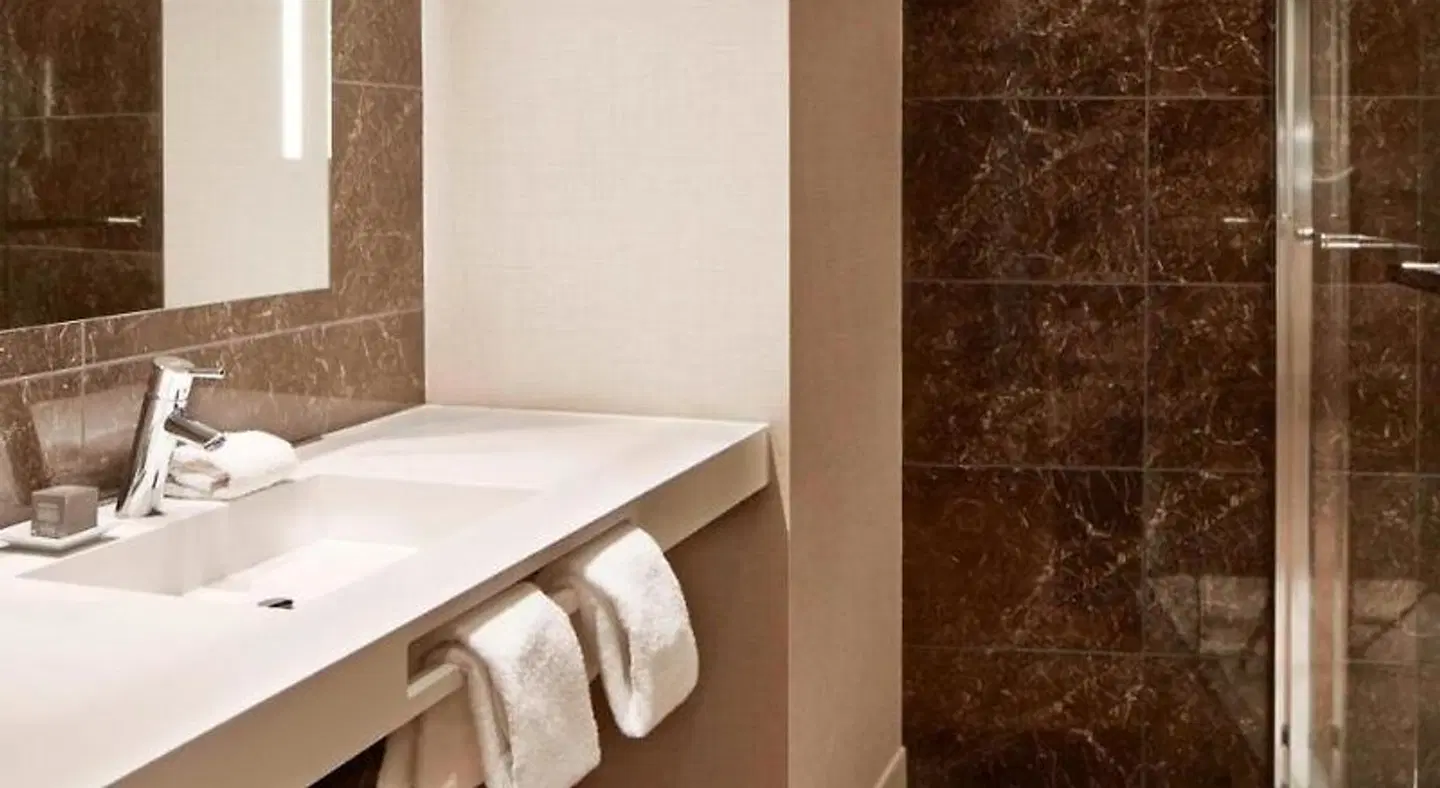 AC Hotel by Marriott Minneapolis Downtown Badezimmer