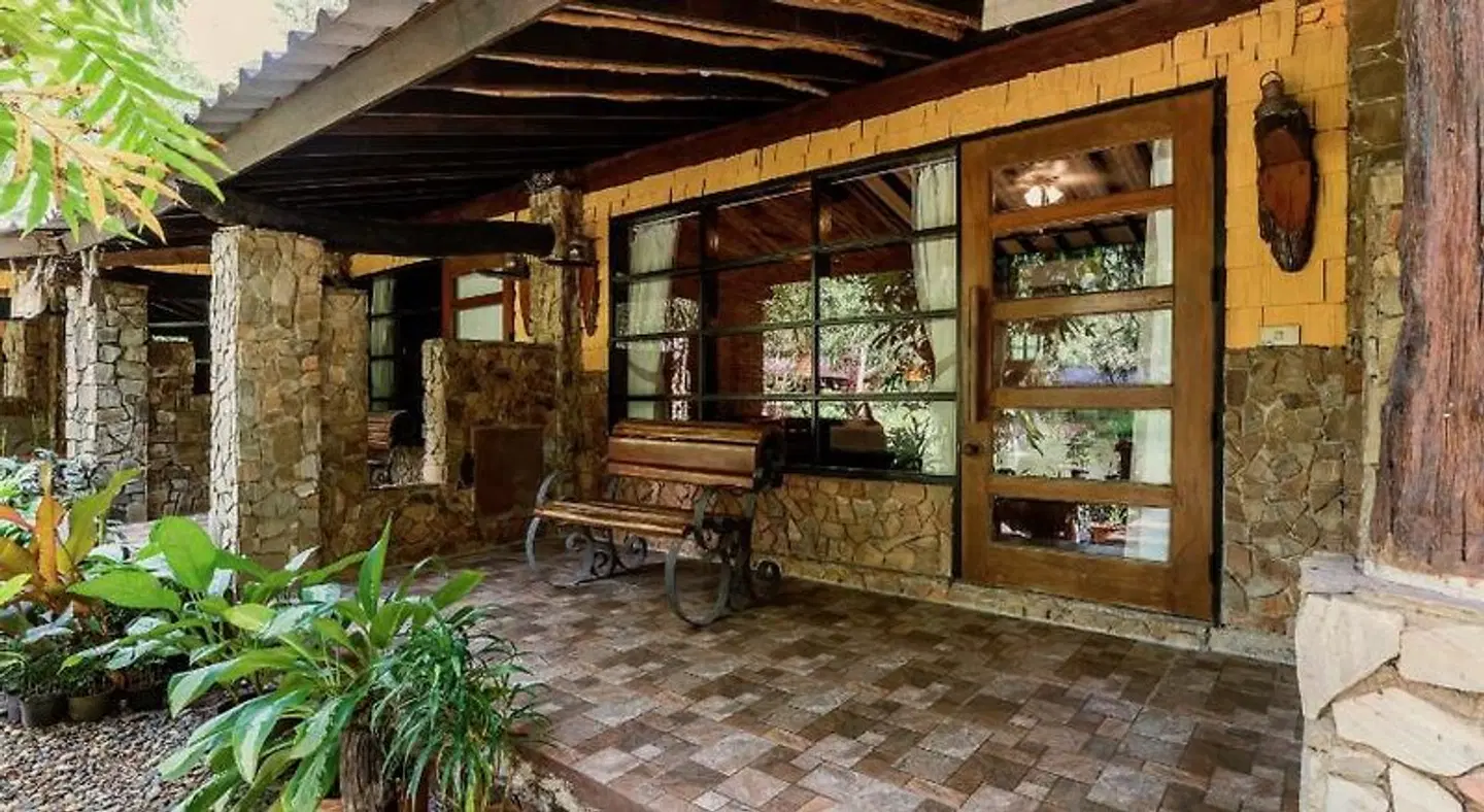 Home Phutoey River Kwai Resort Bar