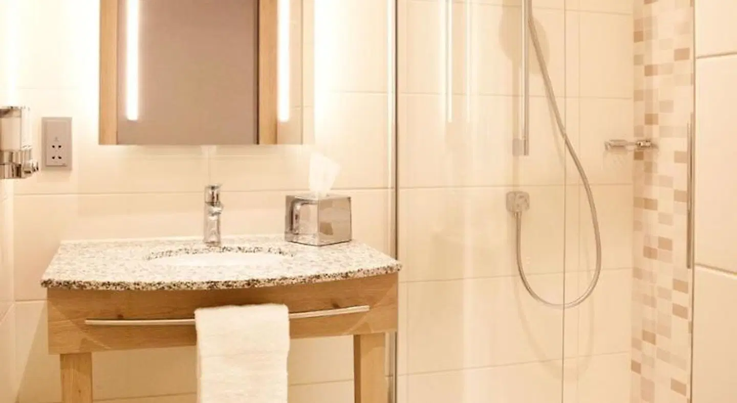 Hampton by Hilton Dortmund Phoenix See Badezimmer