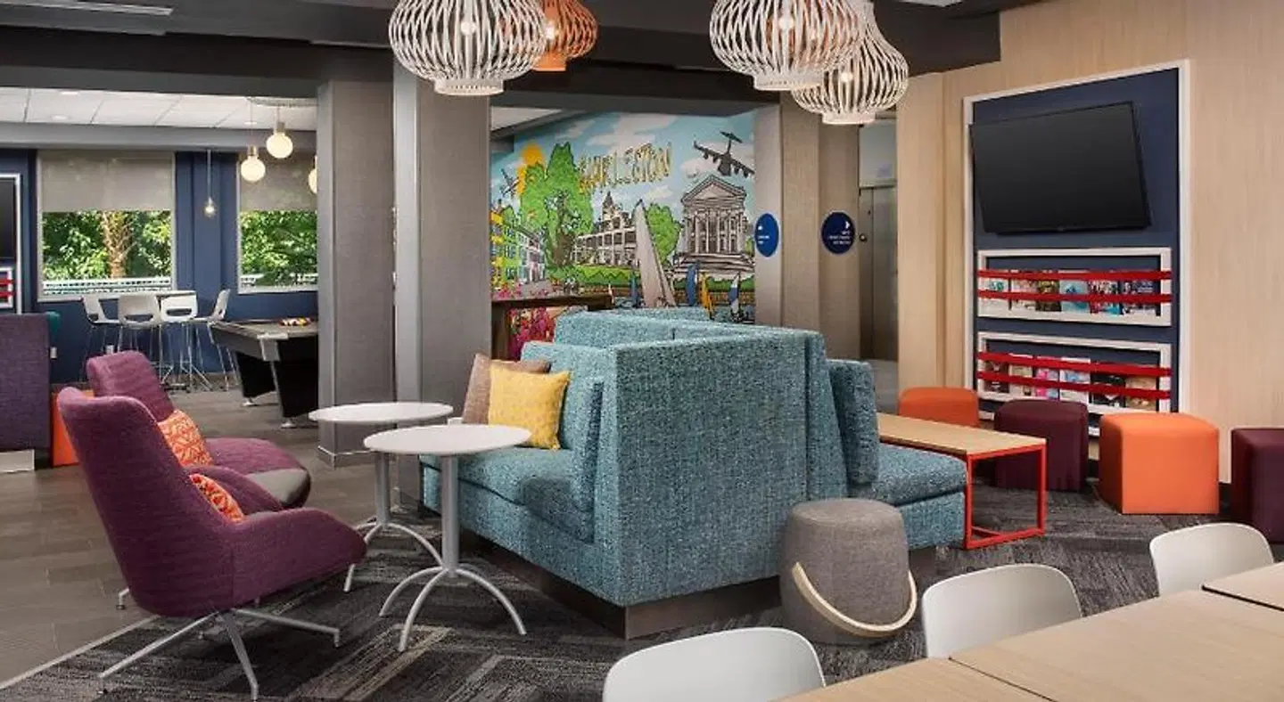 Tru by Hilton Charleston Ashley Phosphate Lobby