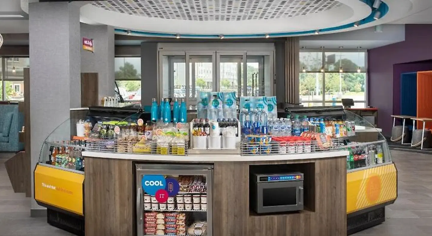 Tru by Hilton Charleston Ashley Phosphate Restaurant