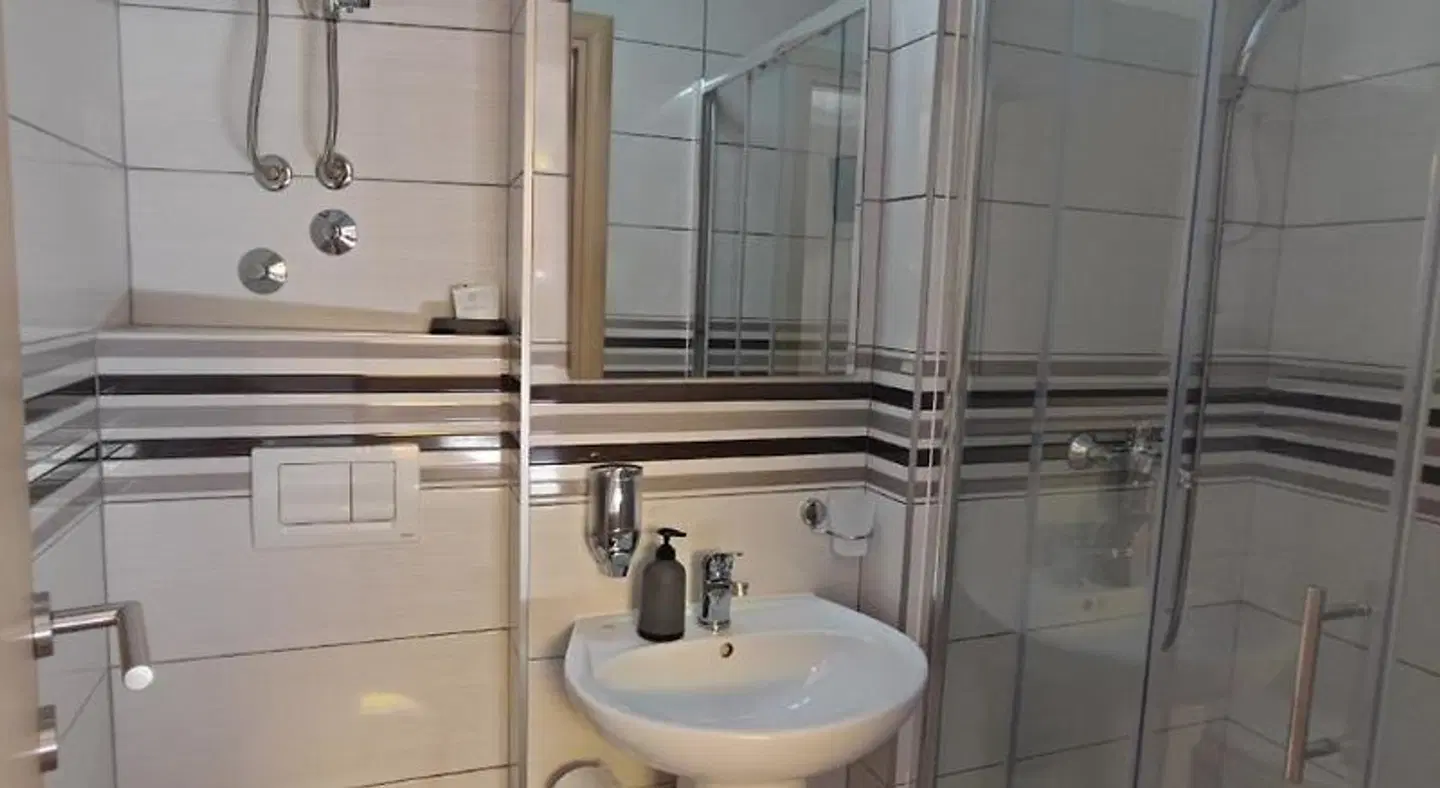 Carol Rooms Badezimmer