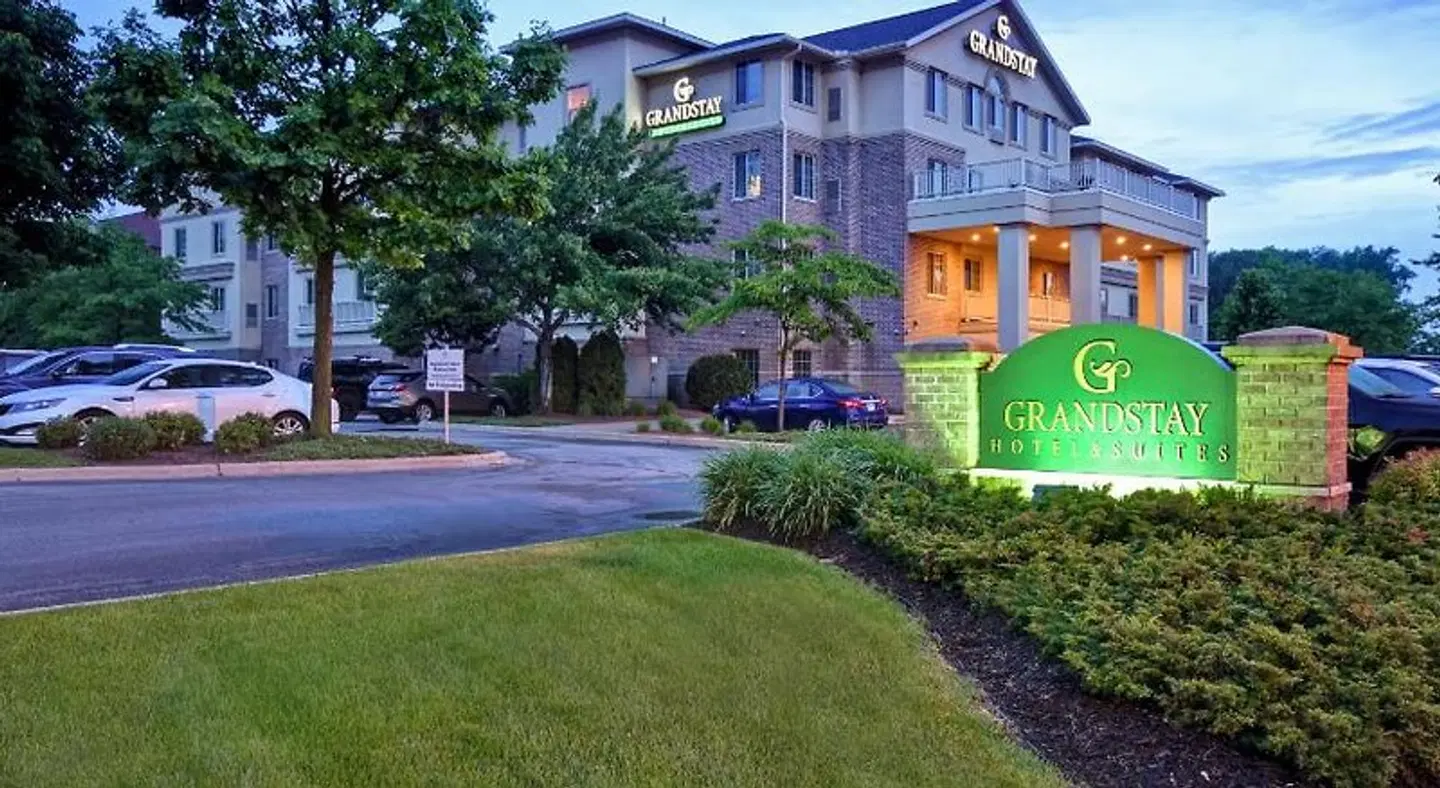 GrandStay Residential Suites Hotel EXTERIOR