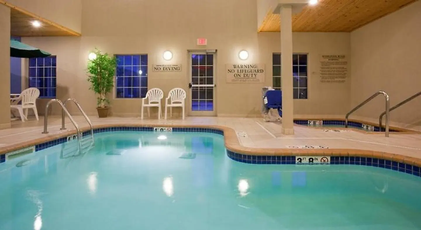 GrandStay Residential Suites Hotel Hallenbad