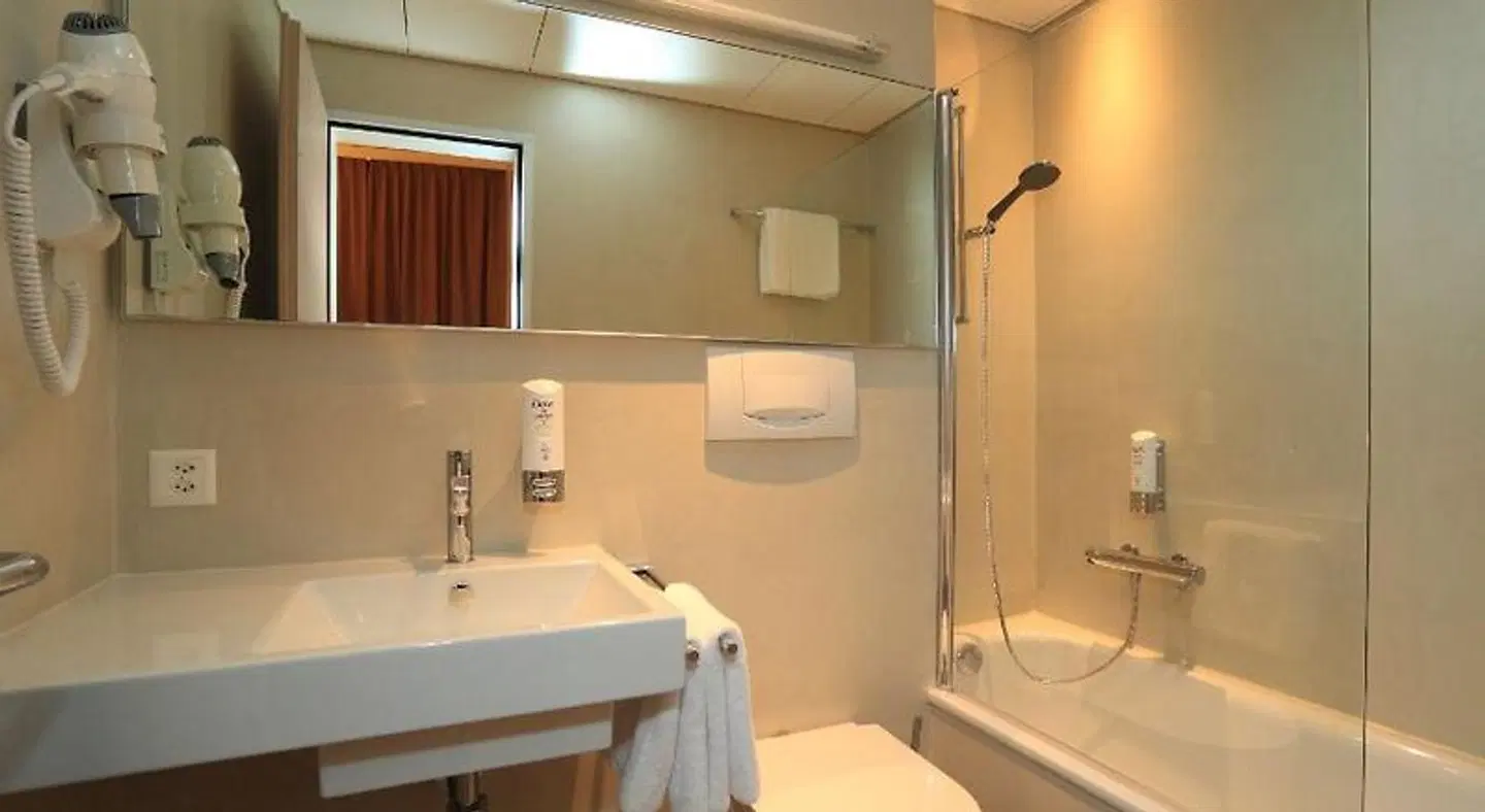 Hotel Elvezia Ascona Badezimmer